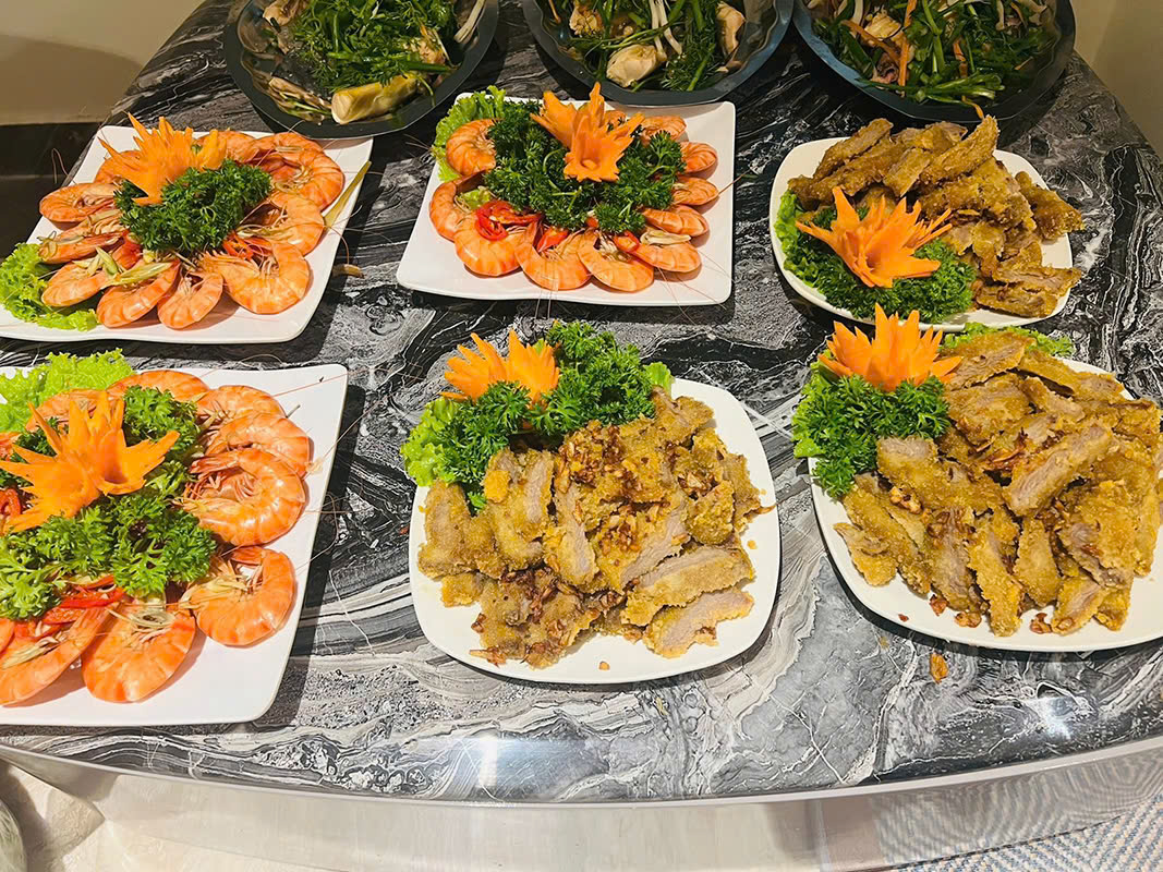 Buffet tại nhà ở Hoàng Mai