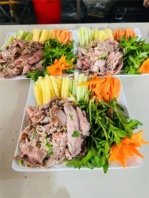 Ảnh Đặt cỗ trung thu ở Hoàng Mai