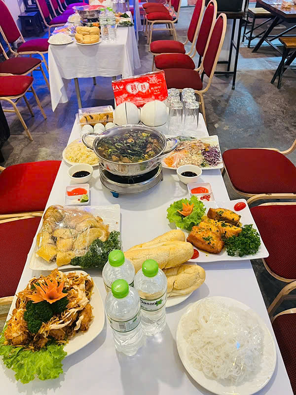 Tổ chức tiệc đứng ở Giáp Bát