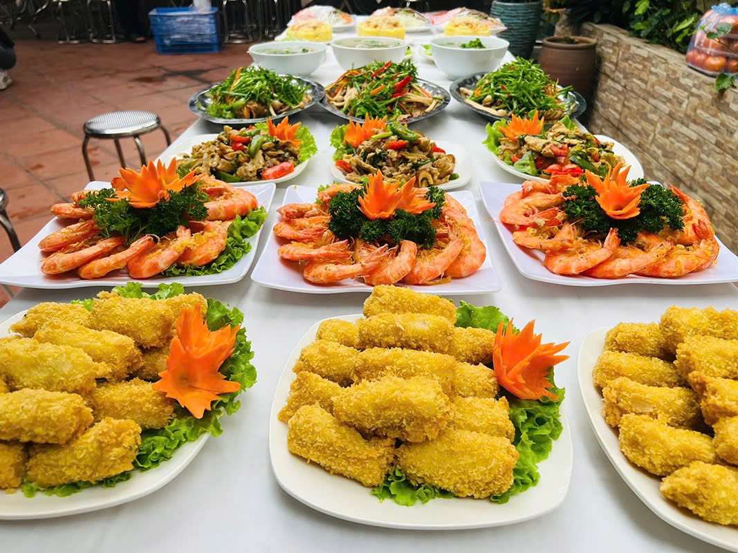 Tổ chức buffet cho công ty ở Giáp Bát